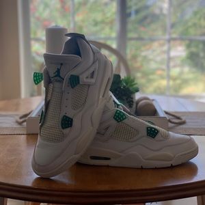 Meet your Posher, C.j.